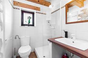 Holiday House with Pool Villa Ladybug