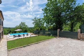 Holiday House with Pool Villa Ladybug