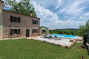 Holiday House with Pool Villa Ladybug