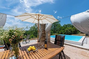 Holiday House with Pool Villa Ladybug