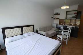 Tirent Apartment-Beachfront Studio at Shkembi i Kavajes