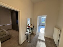 Luxury Full Apartment Free Secure Parking King bed