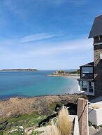 Les Bassans - Fontenille Collection