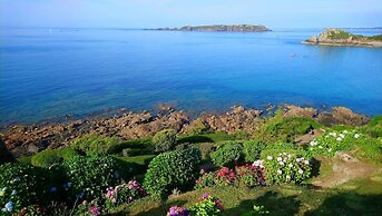 Les Bassans - Fontenille Collection