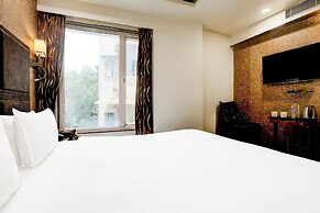 Stylish & Modern Stays at Palette River Front