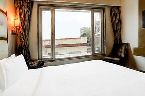 Stylish & Modern Stays at Palette River Front