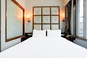 Stylish & Modern Stays at Palette River Front