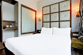 Stylish & Modern Stays at Palette River Front