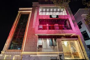 Modern Comfort Stays at Swarop Nagar Kanpur