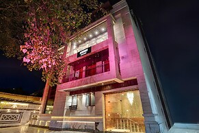 Modern Comfort Stays at Swarop Nagar Kanpur