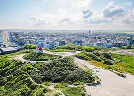 Apartment in Wenduine With Stunning Sea Views