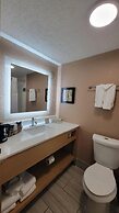 Lansing Delta West Hotel