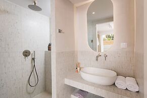 Nusa Suites & Villas