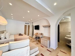 Nusa Suites & Villas