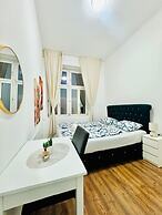 Affordable 5BR Apt Near Atzgersdorf