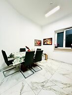 Affordable 5BR Apt Near Atzgersdorf