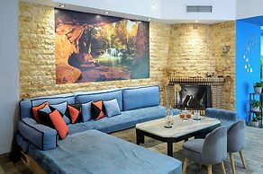 Krousonas Mountain View Suite