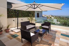 Krousonas Mountain View Suite