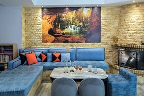 Krousonas Mountain View Suite