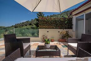 Krousonas Mountain View Suite