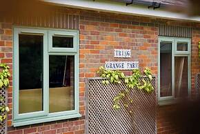 Tring Grange Cottage - Sleeps 2 - Onsite Parking