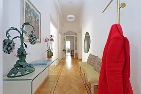 Treasurerome Adriana Charme 4br