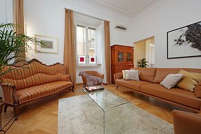 Treasurerome Adriana Charme 4br