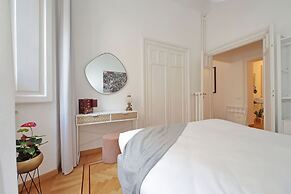 Treasurerome Adriana Charme 4br