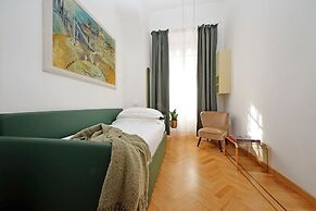 Treasurerome Adriana Charme 4br