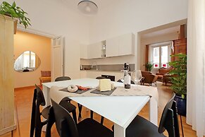 Treasurerome Adriana Charme 4br