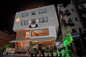 Luxirious Stays at Palette Patel Nagar