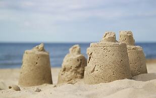Holiday Homes Close to the Beach, Large Playground