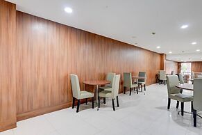 Poolside Retreat Near Sathyabama Chennai