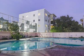 Poolside Retreat Near Sathyabama Chennai