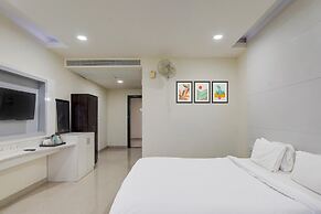 Poolside Retreat Near Sathyabama Chennai