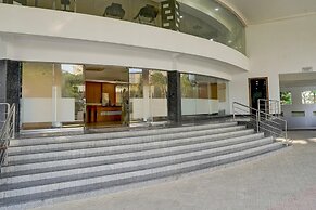 Poolside Retreat Near Sathyabama Chennai