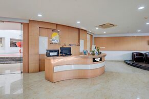 Poolside Retreat Near Sathyabama Chennai