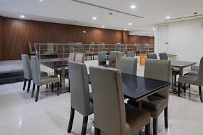 Poolside Retreat Near Sathyabama Chennai