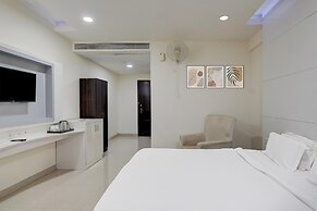 Poolside Retreat Near Sathyabama Chennai