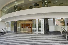 Poolside Retreat Near Sathyabama Chennai