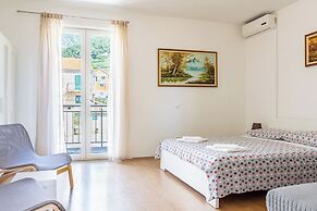 Stone house Dragan in the very center