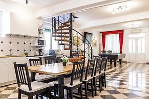 Stone house Dragan in the very center