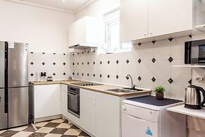 Stone house Dragan in the very center