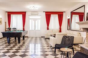 Stone house Dragan in the very center