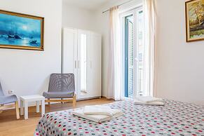 Stone house Dragan in the very center