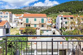 Stone house Dragan in the very center