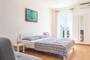 Stone house Dragan in the very center