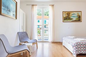 Stone house Dragan in the very center