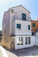 Stone house Dragan in the very center