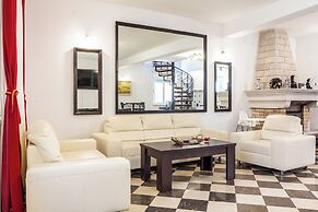 Stone house Dragan in the very center